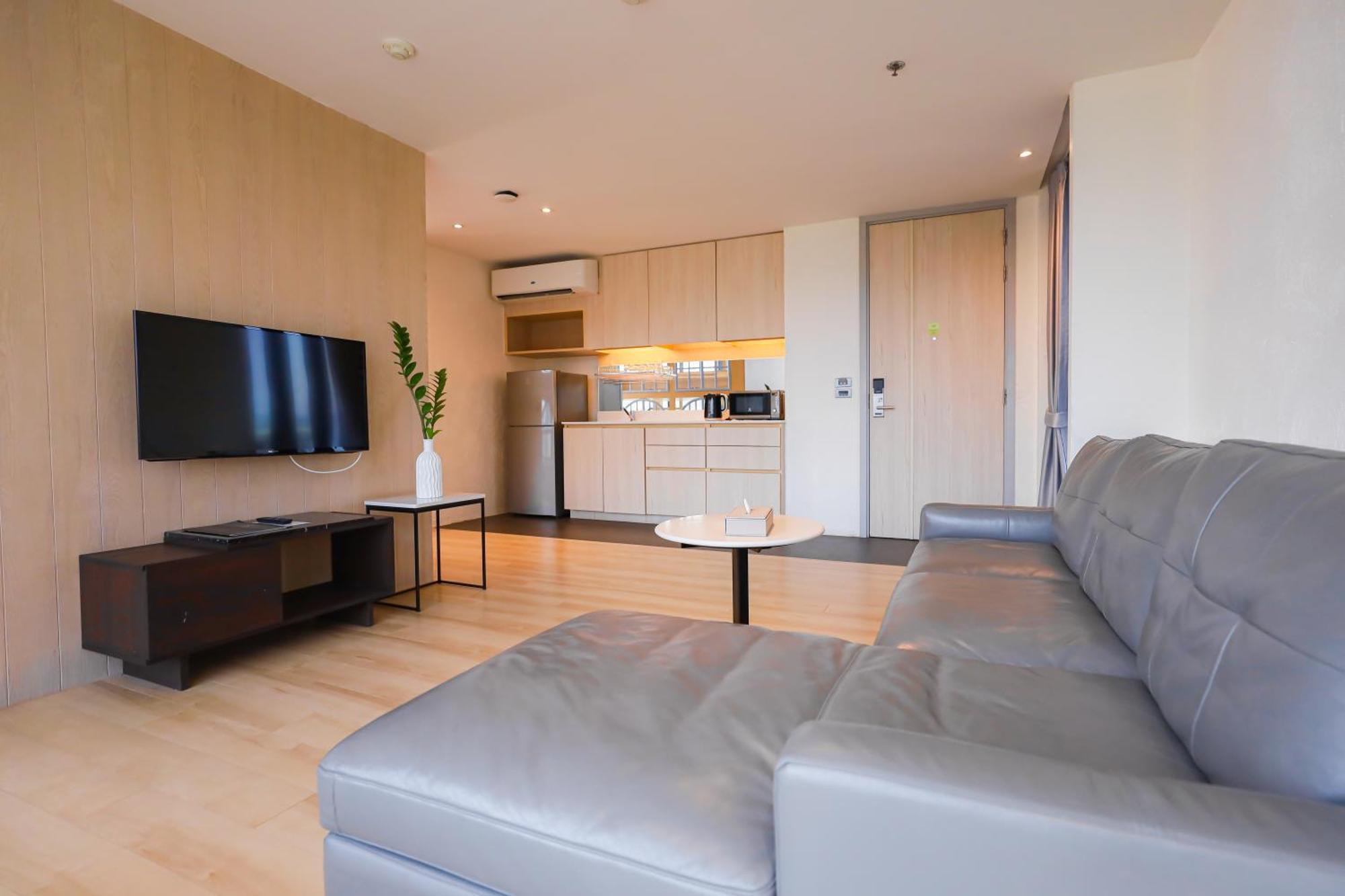 Balcony Seaside Sriracha Hotel & Serviced Apartments Si Racha Dış mekan fotoğraf
