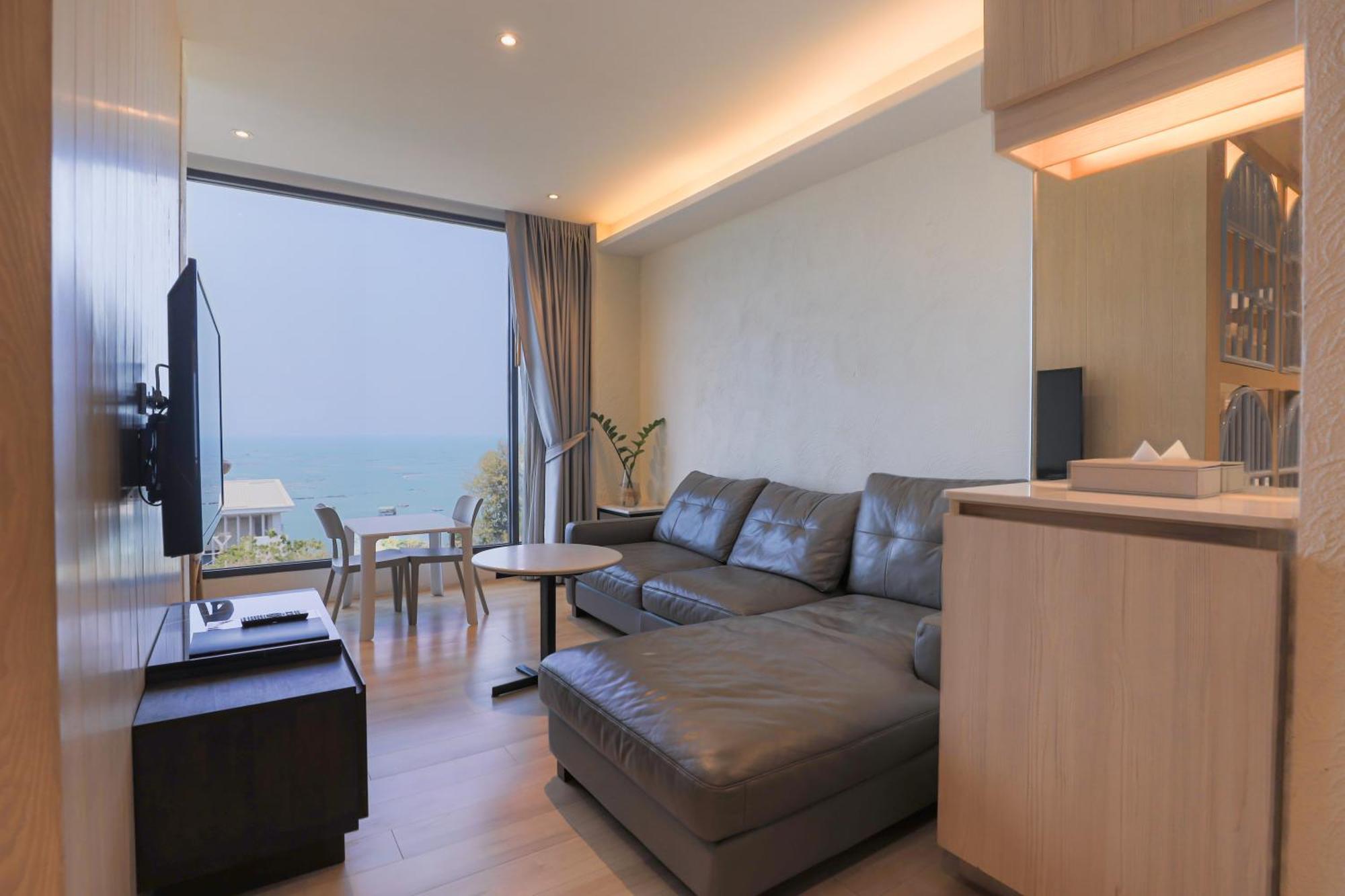 Balcony Seaside Sriracha Hotel & Serviced Apartments Si Racha Dış mekan fotoğraf