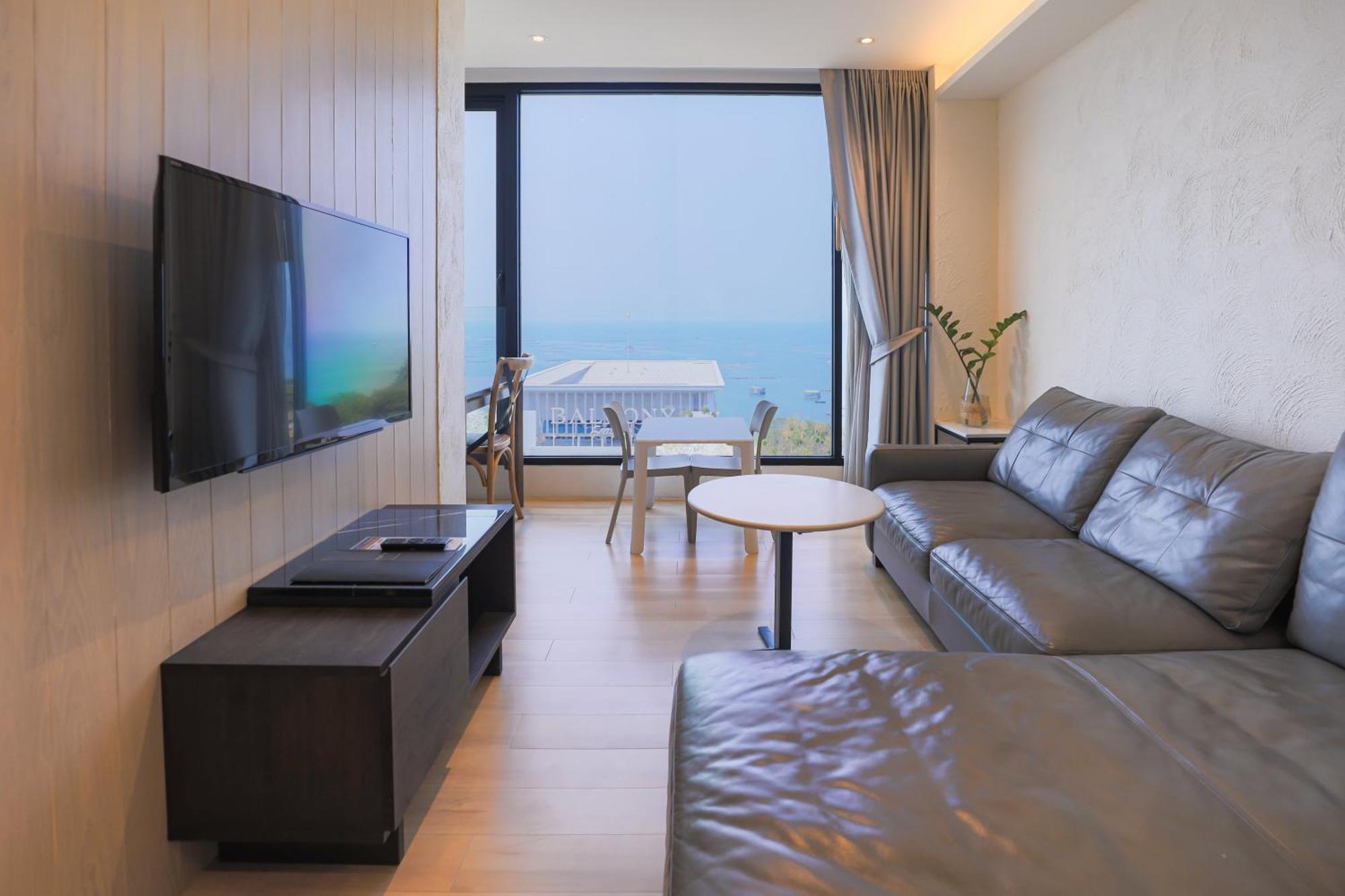 Balcony Seaside Sriracha Hotel & Serviced Apartments Si Racha Dış mekan fotoğraf