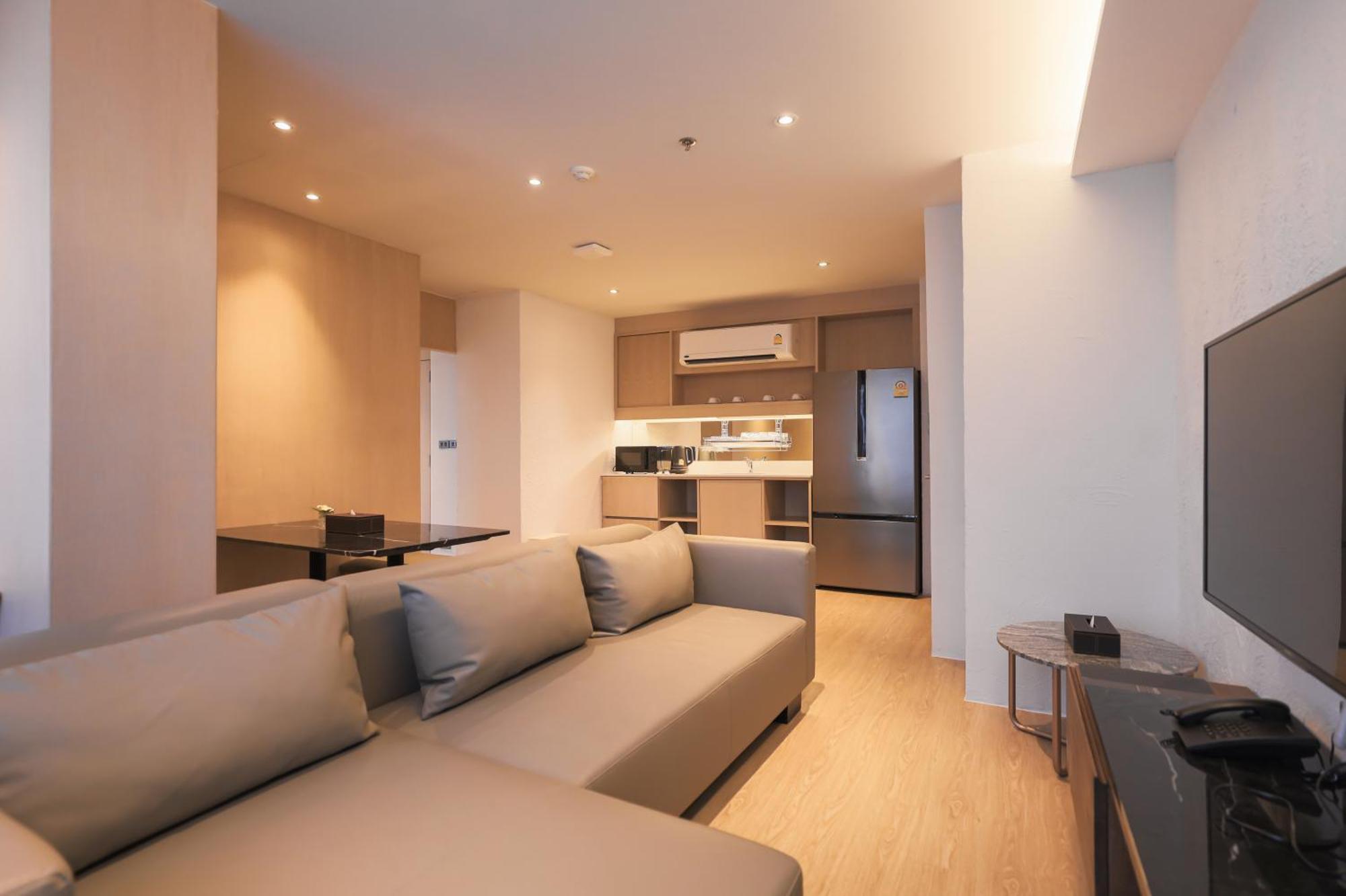 Balcony Seaside Sriracha Hotel & Serviced Apartments Si Racha Dış mekan fotoğraf