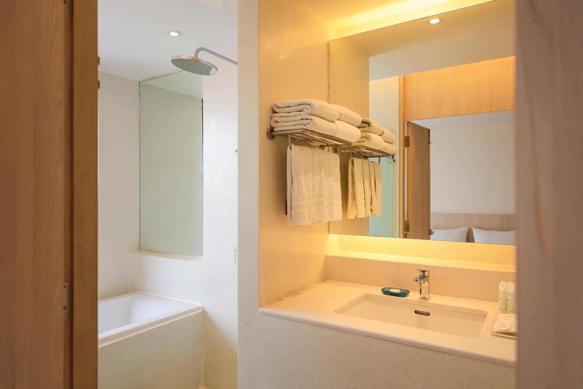 Balcony Seaside Sriracha Hotel & Serviced Apartments Si Racha Dış mekan fotoğraf