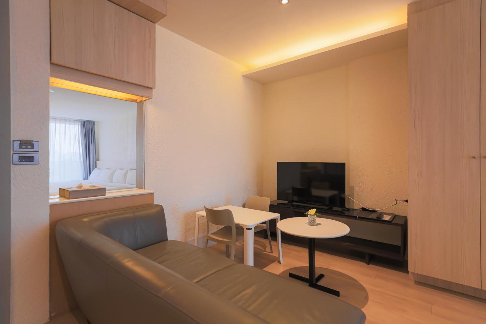 Balcony Seaside Sriracha Hotel & Serviced Apartments Si Racha Dış mekan fotoğraf