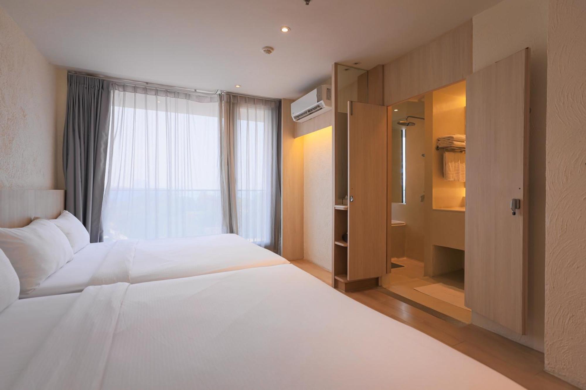 Balcony Seaside Sriracha Hotel & Serviced Apartments Si Racha Dış mekan fotoğraf