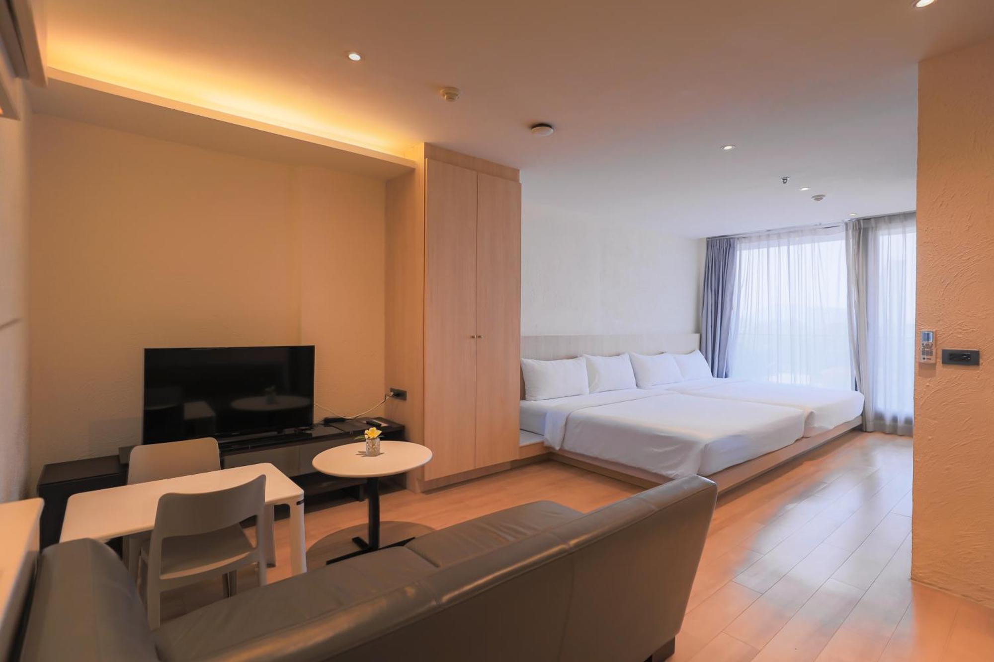 Balcony Seaside Sriracha Hotel & Serviced Apartments Si Racha Dış mekan fotoğraf